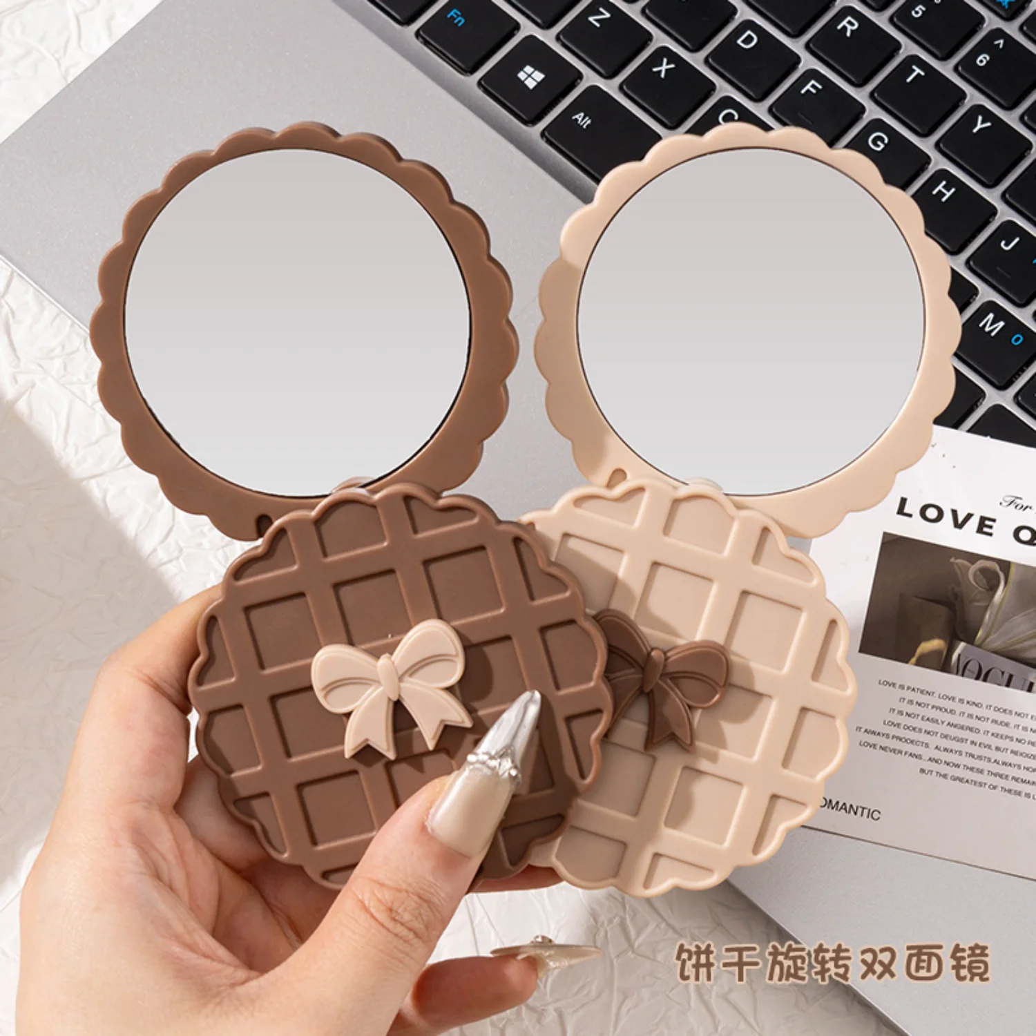 Doppelseitiger, drehbarer, kompakter Spiegel mit Waffelmuster, tragbarer Reise-Make-up-Spiegel, süßer Kosmetikspiegel für Mädchen, hohe Auflösung