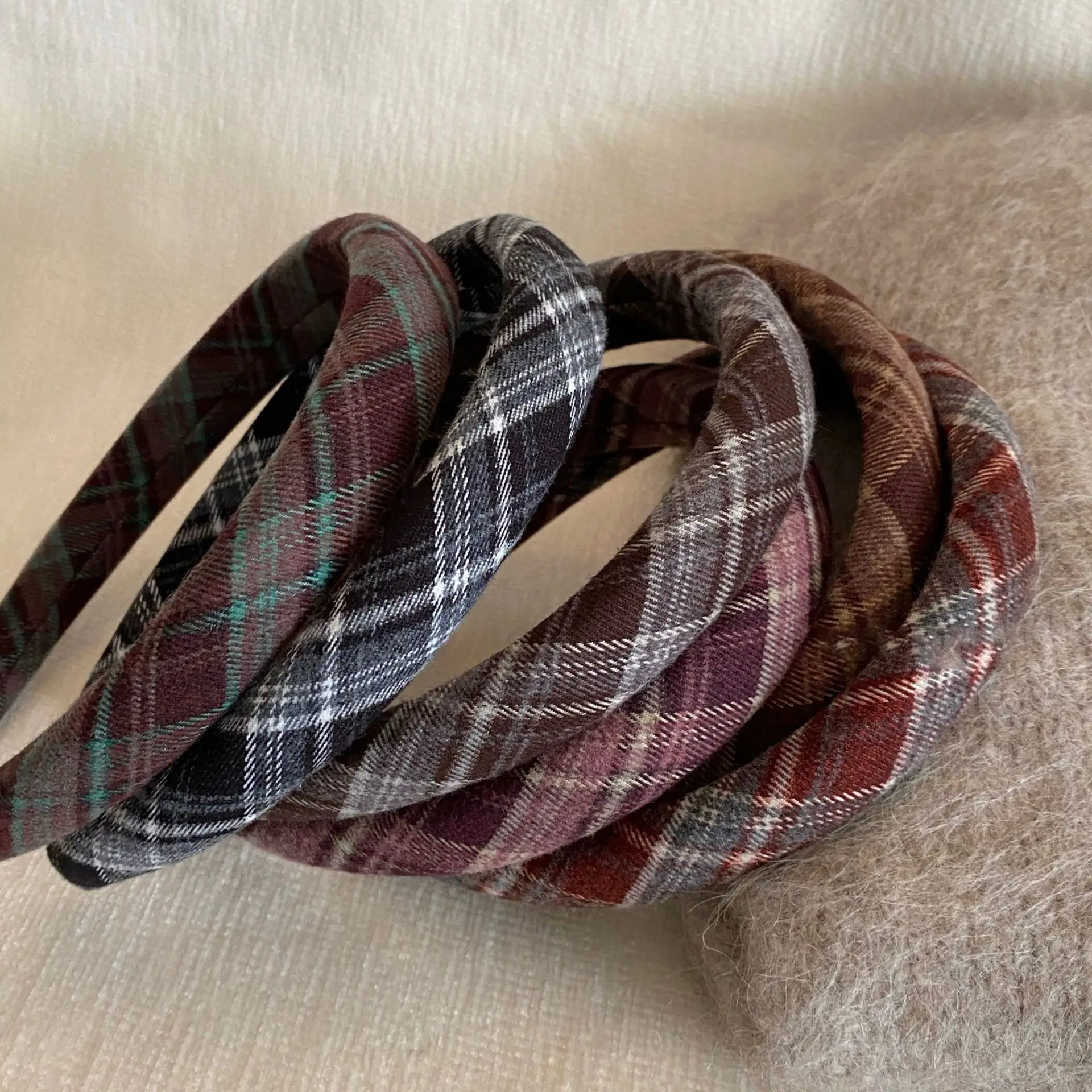 الخريف الشتاء الفانيلا منقوشة العصابات الشعر نمط Preppy مبطن Headbands الكلاسيكية الشعر هوب للنساء غسل الوجه وتتسابق إكسسوارات الشعر