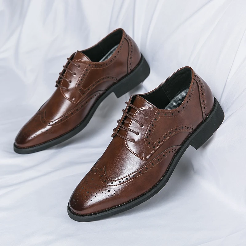Classic British Gentleman Leather Shoes Carved Floral Brogue Casual Rear Heel Small Cloth Label Fashionable Men's Shoes