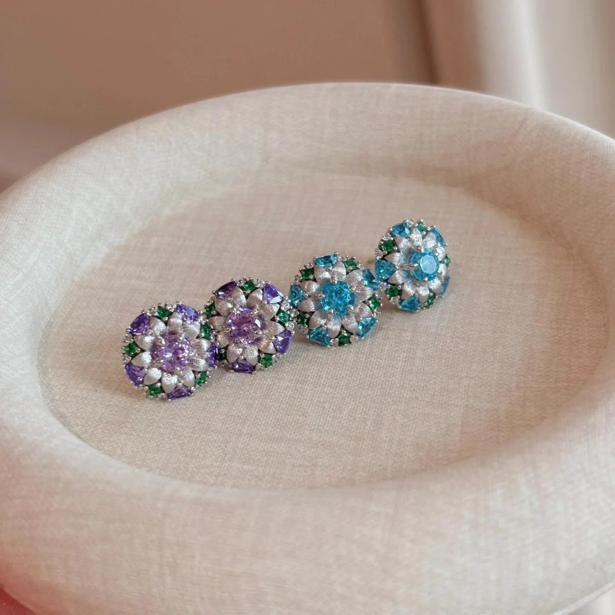 

Colorful and Romantic inlay diamond flower purple earrings for women exquisite and high-end brushed earings stud wedding jewelry