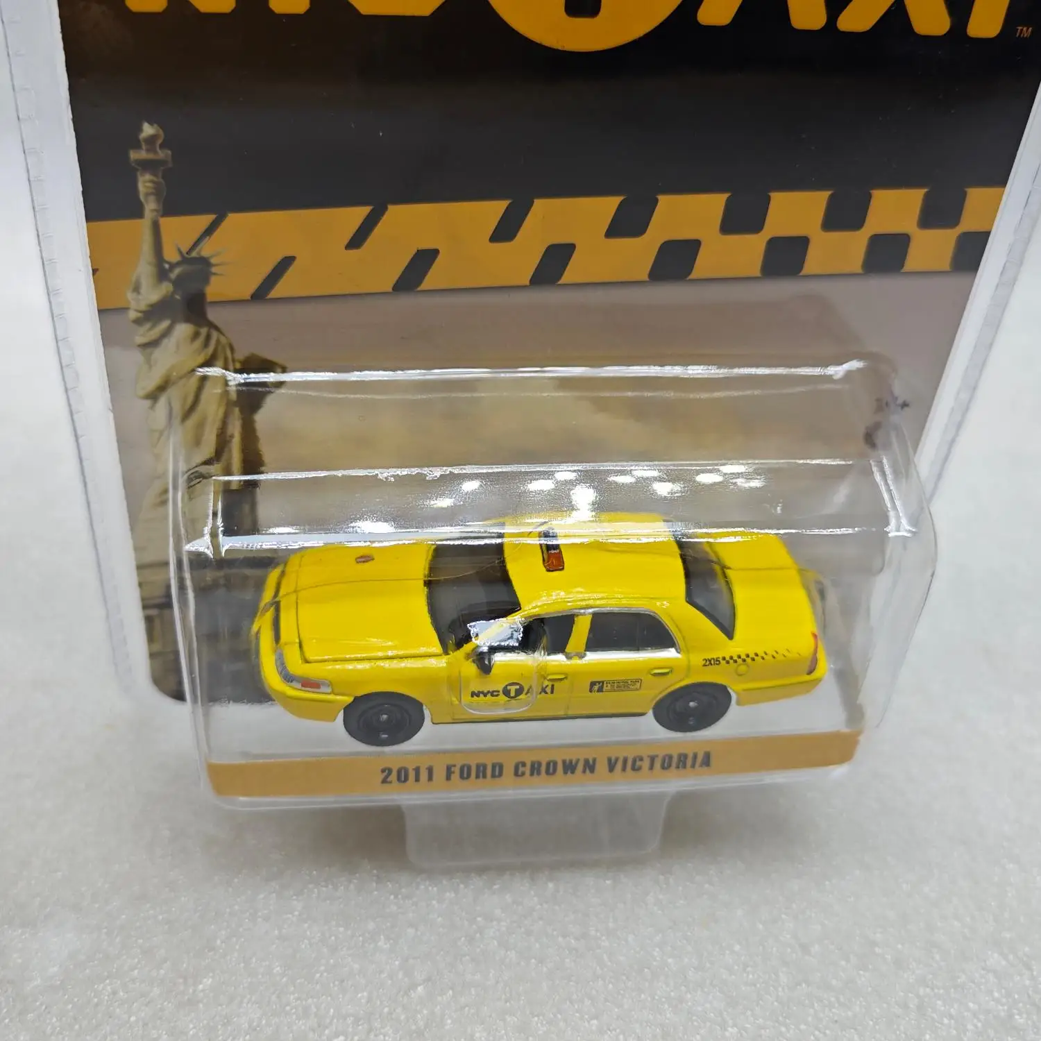 

1:64 2011 Ford Crown Ford Crown Victoria New York City Taxi 29773 Усовершенствованная модель автомобиля, коллекционные предметы