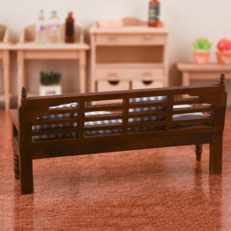 4クッションのミニチュアソファ、1:12ドールハウス家具、木製のおもちゃ