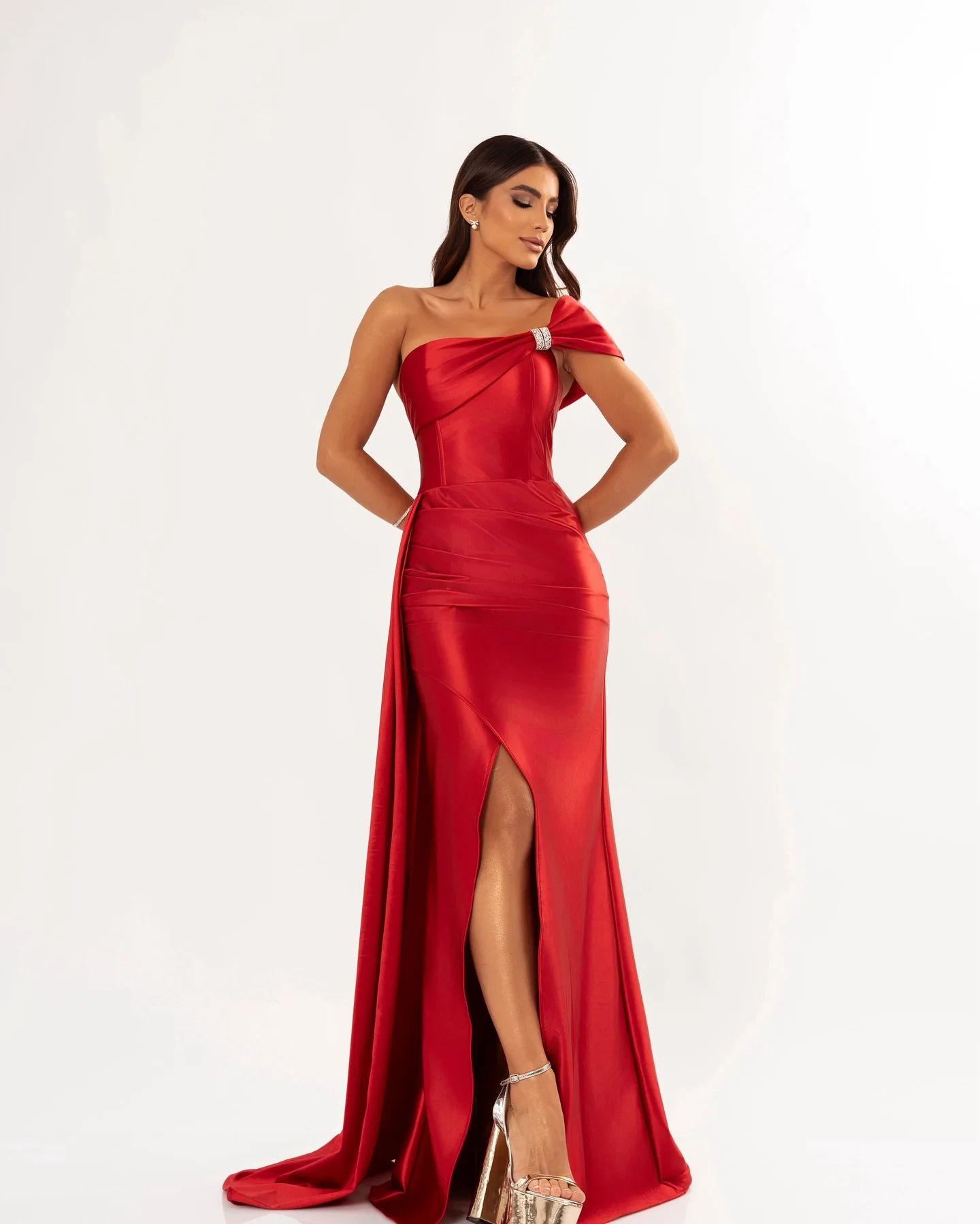 

Aunber Customized Classic One Shoulder Mermaid Slit Stylish Evening Party Dresses Diamond Appliques Decoration Bridesmaid Gowns