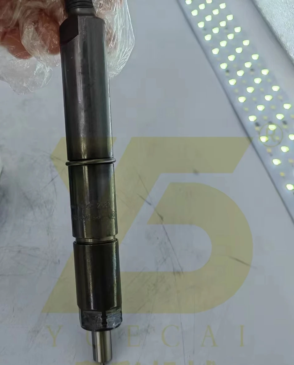 

YUE CAI Diesel Fuel Injector 04262583 0426-2583 0432131620 For Engine BF8M1015 BF6M1015 04264076