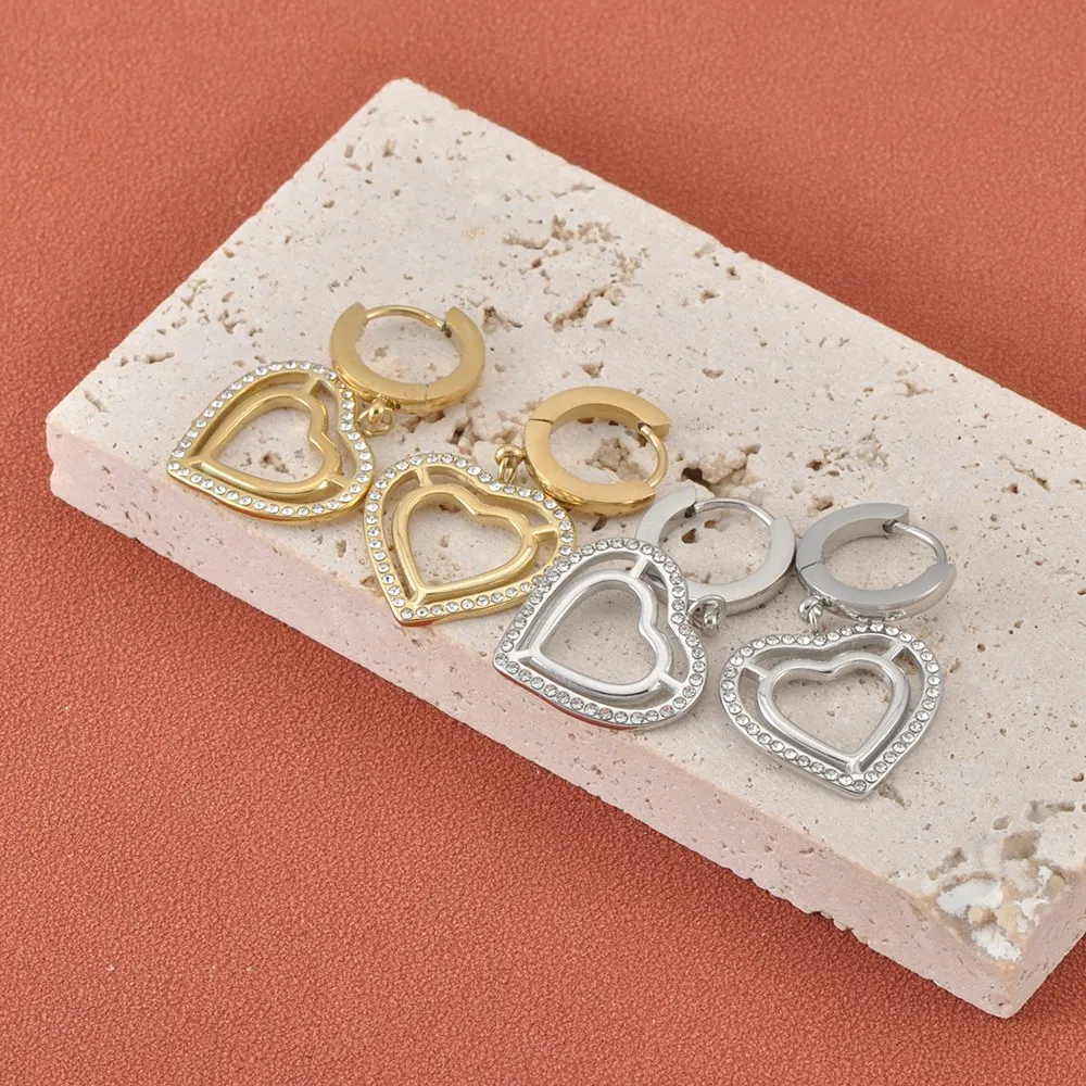 Lokaer Trendige Edelstahl-Strass-Herz-Ohrringe für Damen, vergoldet, wasserdicht, Zirkon-Ohrreif, Schmuck, Geschenk, E26064