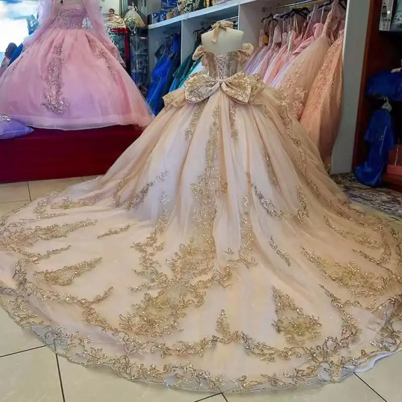 Maßgeschneiderte Champagner weg von der Schulter Ballkleid Quinceanera Kleider für Mädchen Perlenapplikationen Geburtstagsparty-Kleider mit Schnürung