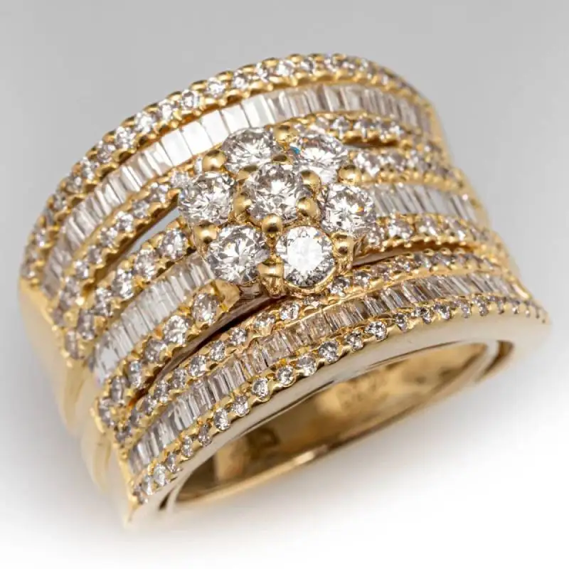 Huitan Wunderschöner Damenring in Goldfarbe mit vollständig glänzendem Zirkonia, modische Accessoires für Hochzeit, Party, Statement-Damenschmuck