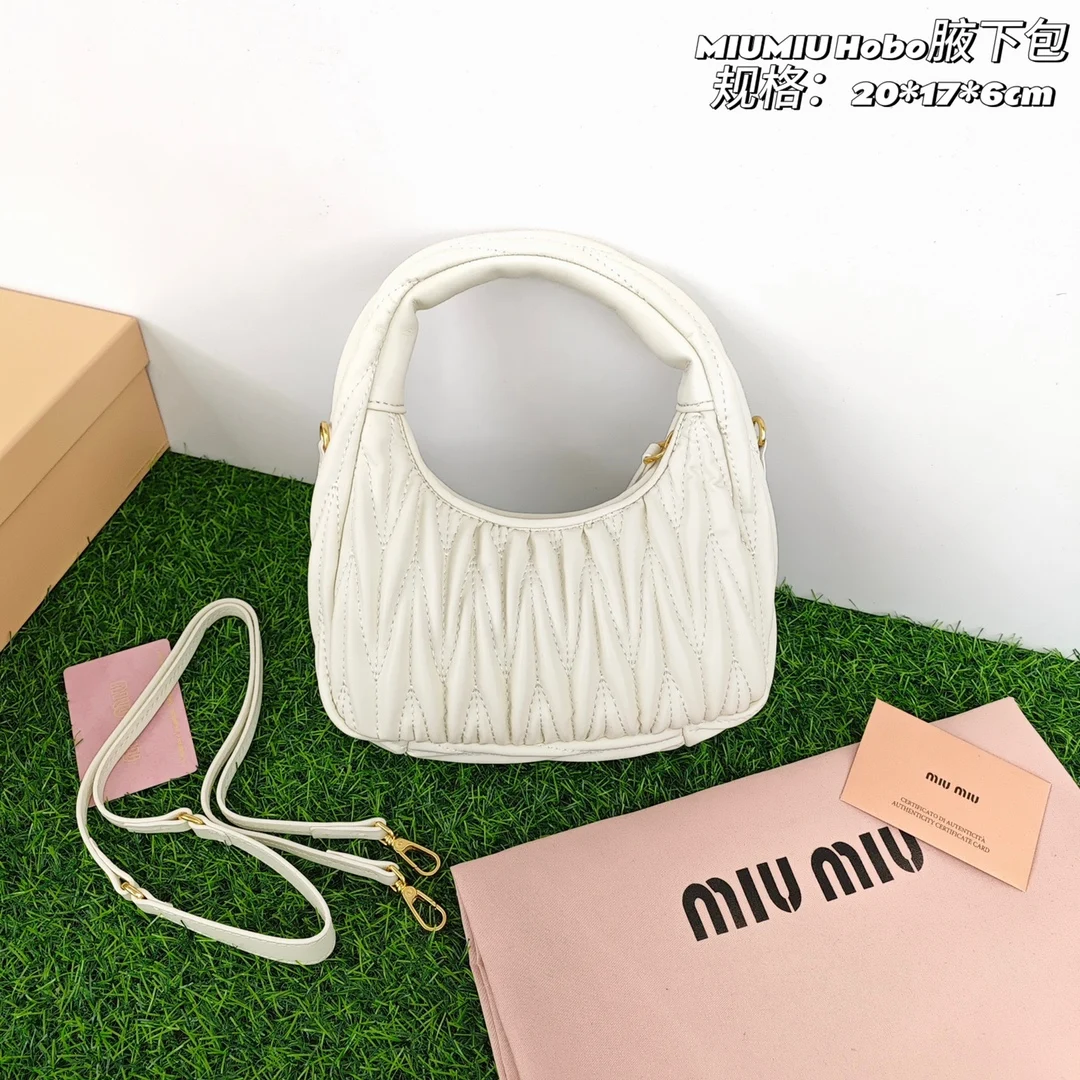 miumiu バック MIU MIUMiu Wander metal lettering logo zipper quilting Napa