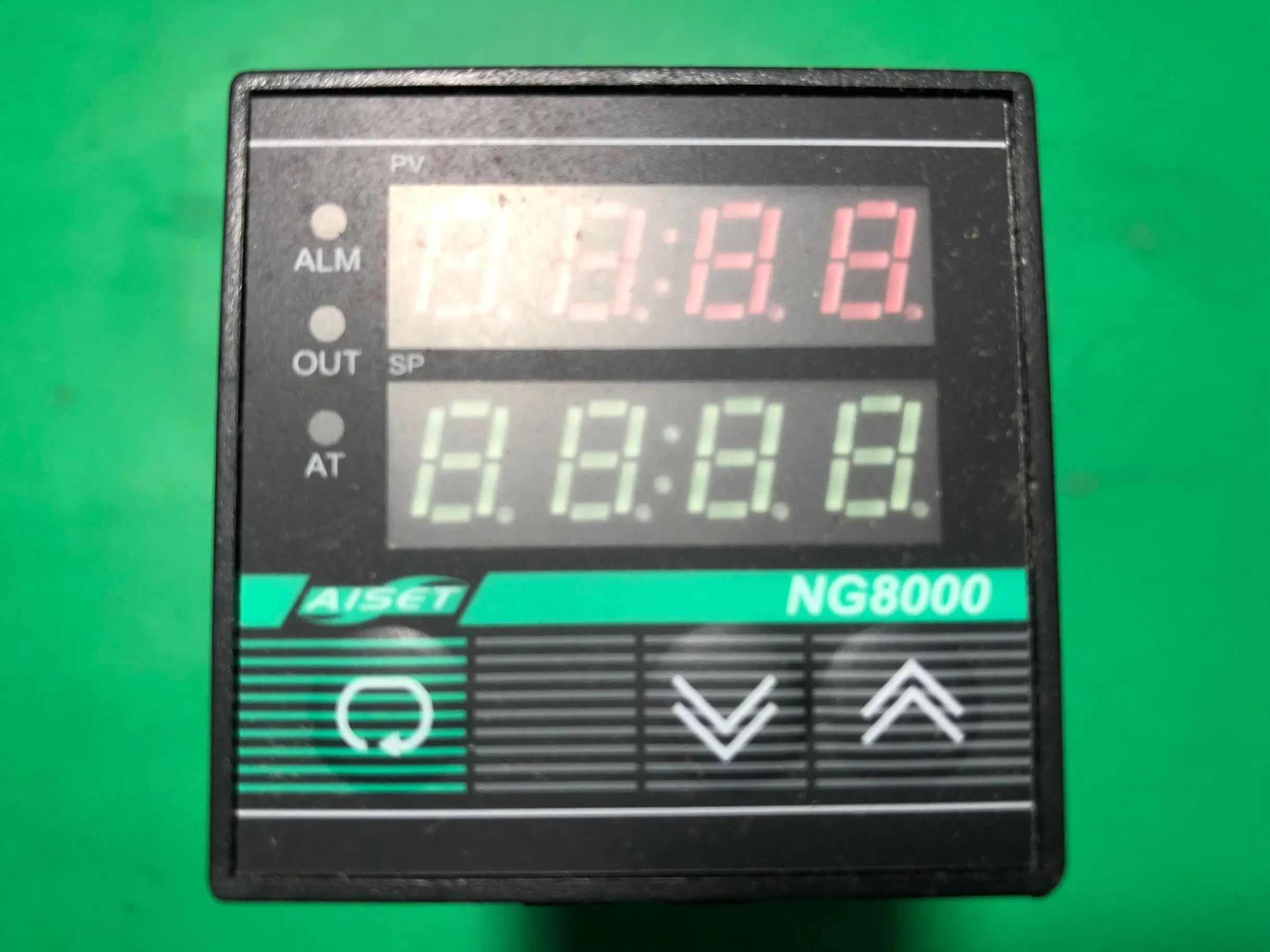 

NG8000 Shanghai Nantai Instrument Temperature Controller NG-8430V 8410V 8420V 8400V 8410V
