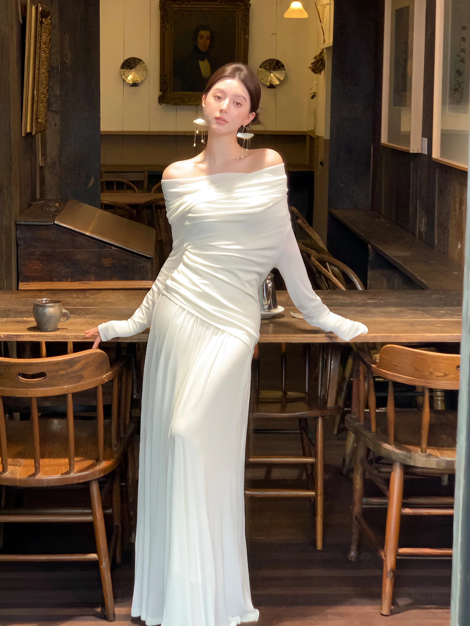 

Комплект из топа на одно плечо с плиссировкой и асимметричной юбки: дышащий, средней толщины, с длинным рукавом, модный комплект с вырезом на одно плечо