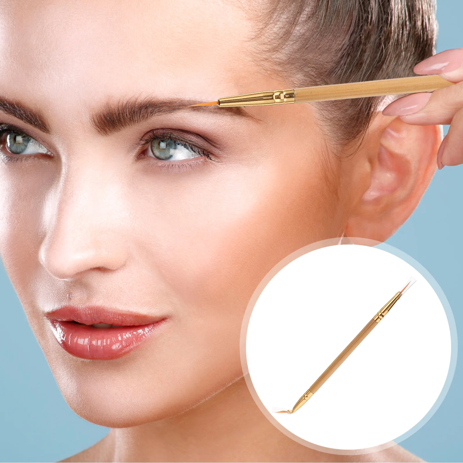 1 szt. Dwustronny pędzelek do eyelinera z bambusową rączką, prostym i skośnym końcem, zapewniający precyzję w tworzeniu efektu eyelineru na dolnej i górnej powiezi, miękki, syntetyczny.