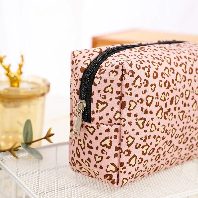 Retro Leopard Print Makeup Bag Cute and Fashion Cosmetic Bag With Zipper Small Pouch Travel Essentials for Women