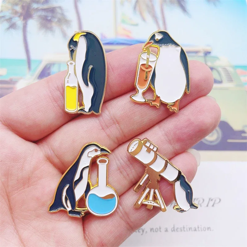 Yaratıcı eğlenceli hayvan penguen broş küçük penguen içmek astronomi teleskop alaşım rozeti takı