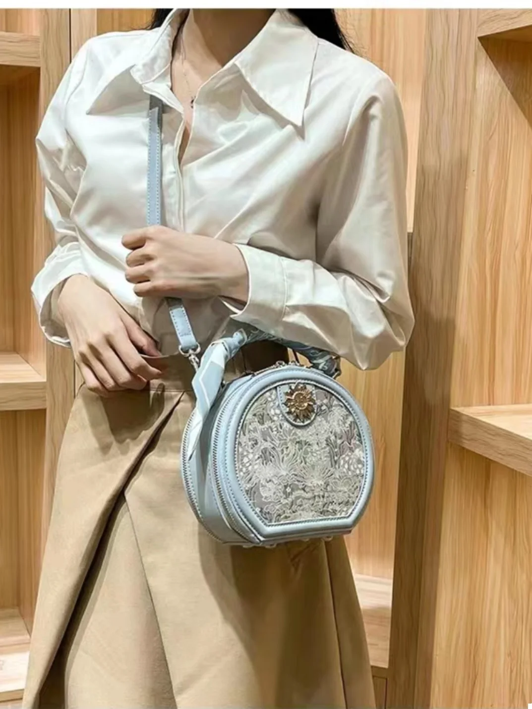 

Chinese Style and Luxury Round Pancake Bun with Charming Embroidery Flower and Scarves Women's Versatile Handheld Crossbody Bag