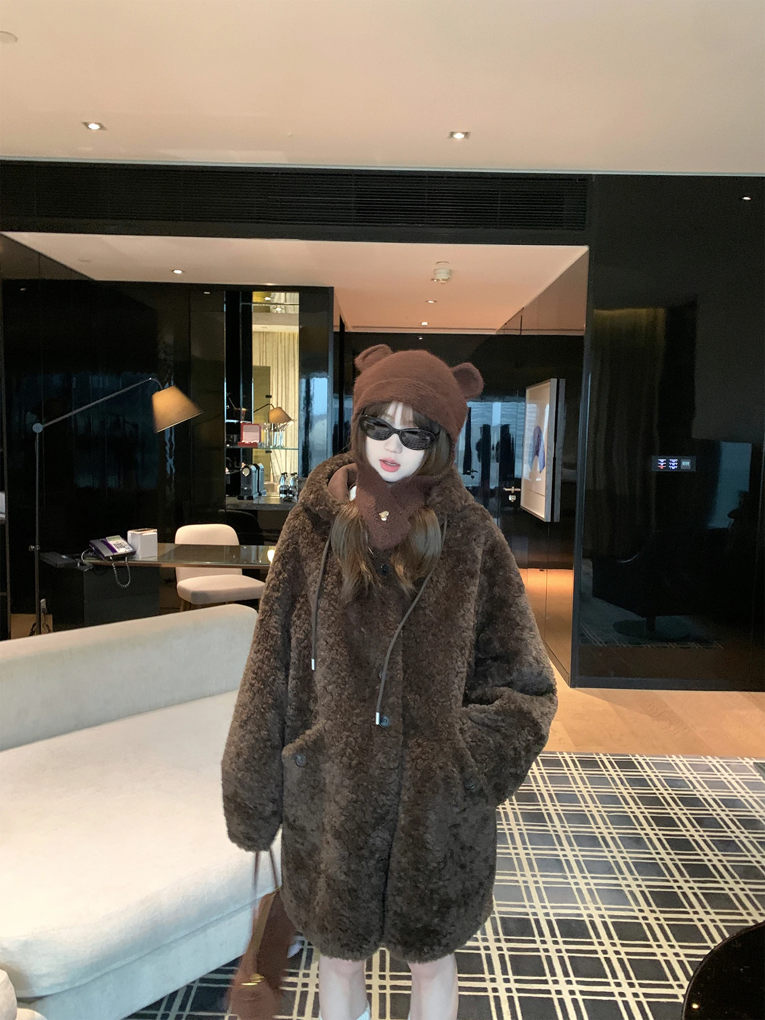 

Lu eepskin Fce Winter Jaet Lazy Sle Coat Thi Warm ort Outerwear for Women Vintage Loose Fit Coat with Hat