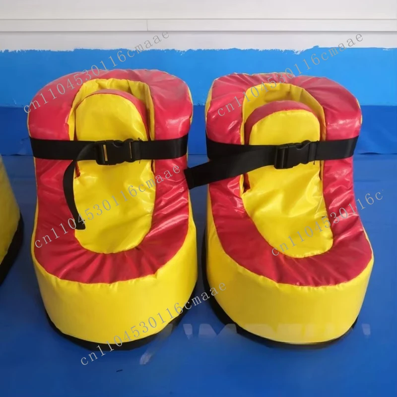 

Гигантские футбольные бутсы из мягкого ПВХ 0,35 мм для взрослых и детей, цветные гигантские футбольные бутсы по индивидуальному заказу, заводская цена