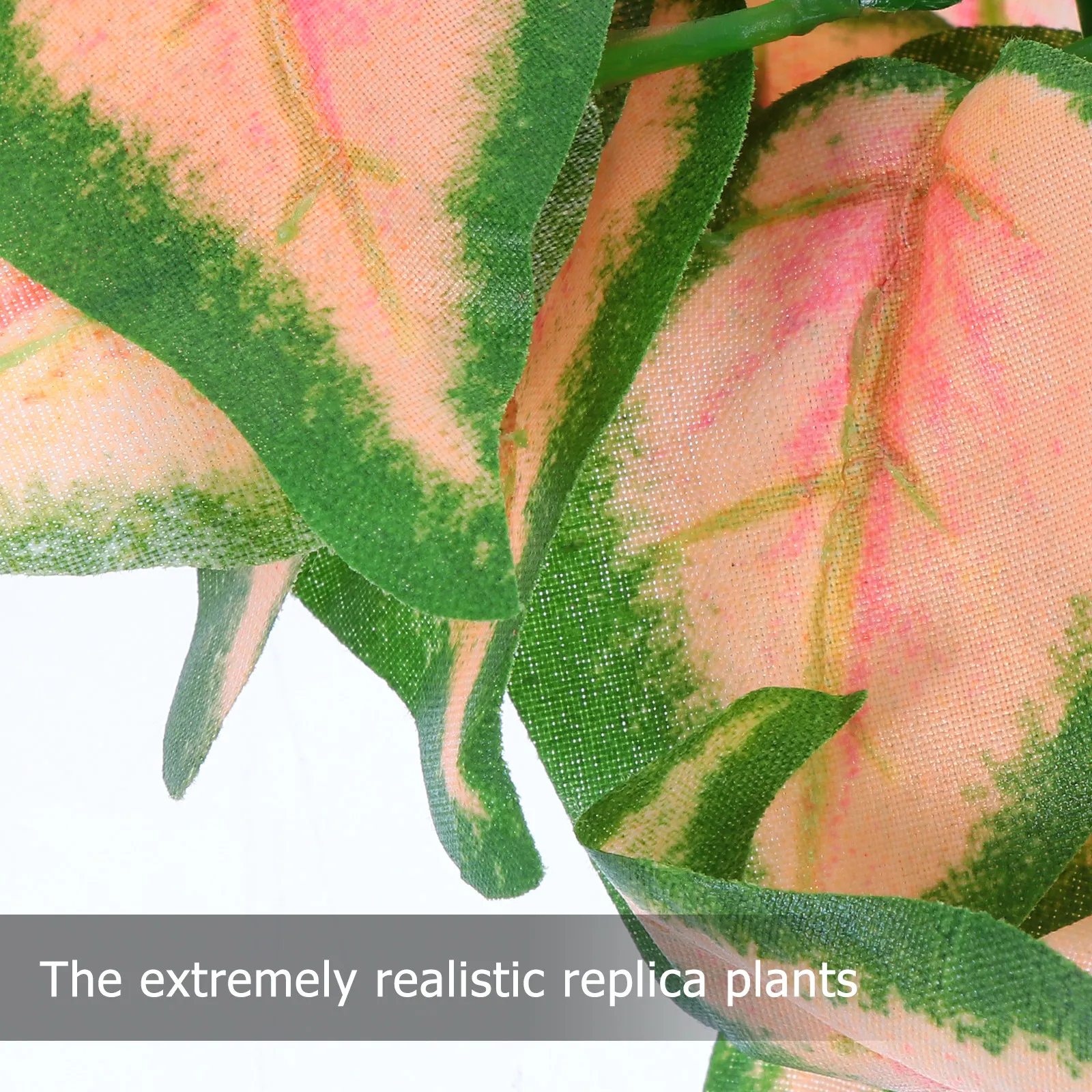 3本セットの人工植物ラタン。柔軟性があり、ペットの飼育環境や装飾、つる性植物として使用できる。人工ラタン。