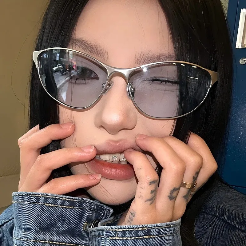 

Spicy girl's small frame cat eye sunglasses, men's and women's luxury designer metal eyeglass frames, casual driving sunglasses