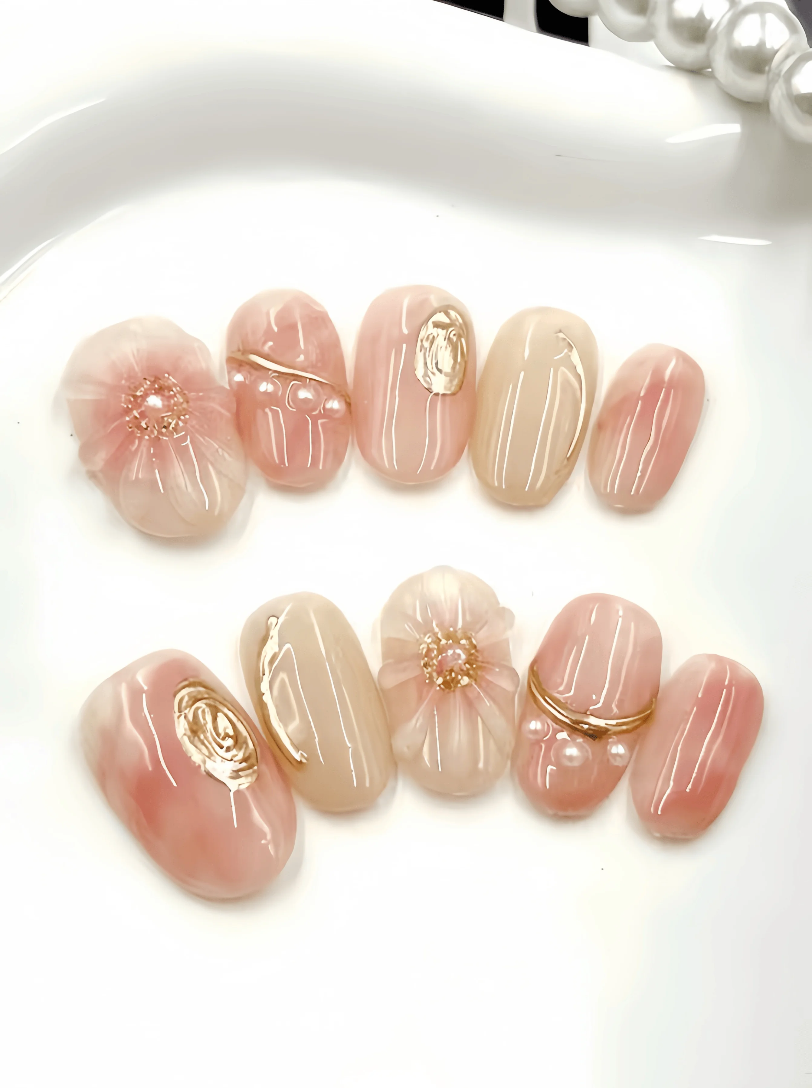 10 Pieces of Handmade Oval-Shaped Full-Cover Nail Tips, Short Round Style, Nude Pink Gradient, with a Gentle Chinese Vibe, Suitable for Women and Girls, for Spring Outings, Gentle Dates, and Daily Light Makeup, Ideal as a Gift, Includes 1 Piece of Jelly Glue and 1 Nail File