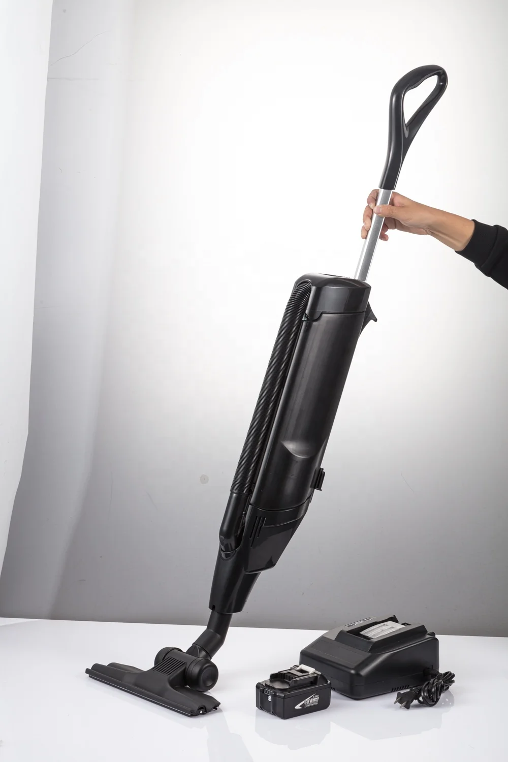 2024 Innovative Portable Upright Dry Hand Held Battery Operated RV Garage Outdoor Hotel RV Vacuum Cleaner High Quality