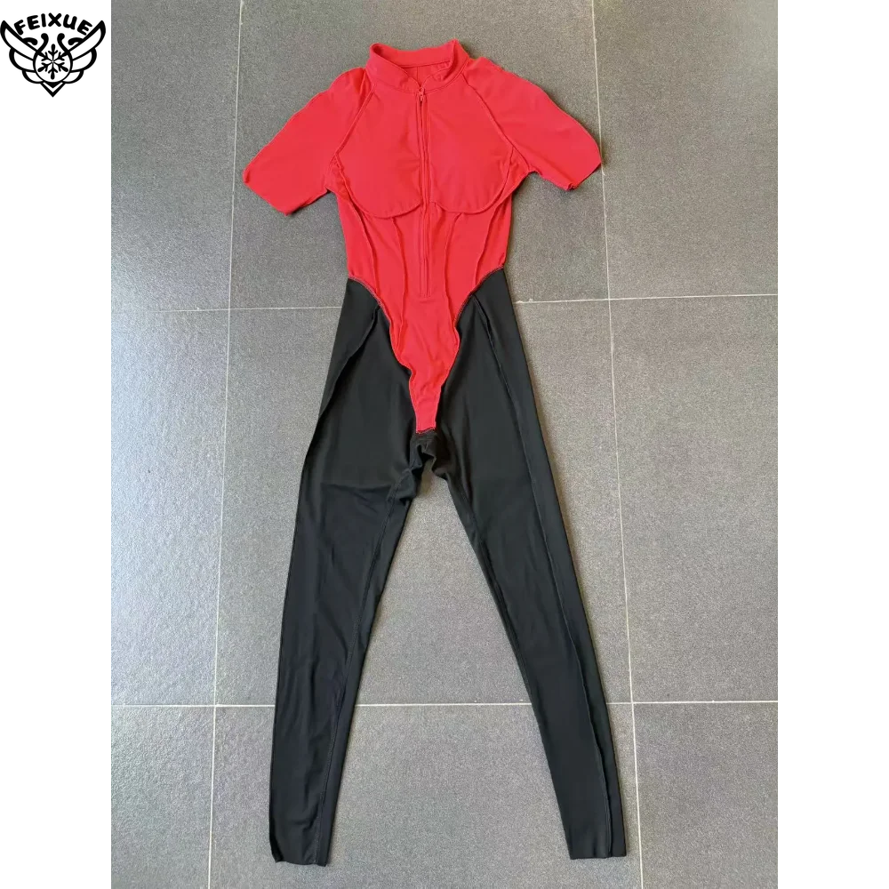 بدلة جديدة من النايلون بسحاب عالي المرونة مدمجة في حمالة صدر للياقة البدنية بأكمام قصيرة وألوان مرنة للتمرين واليوجا للنساء بدون ظهر