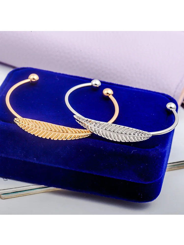 2024 New Leaf Design Bangle For Lovers Unisex Opening Silver Gold Trend Wedding Party Gift