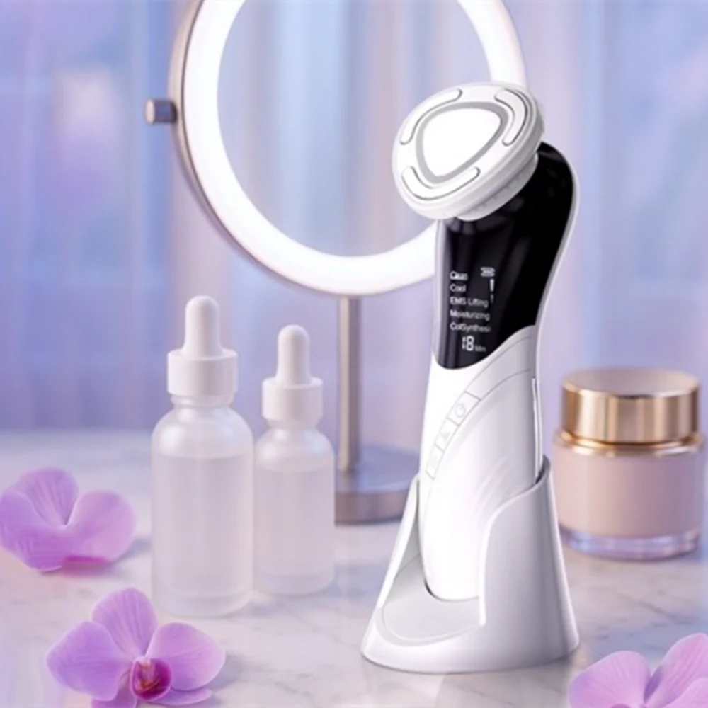 La cura del viso calda e fredda ha condotto lo strumento di bellezza per il rafforzamento della pelle del massaggio di sollevamento del viso leggero