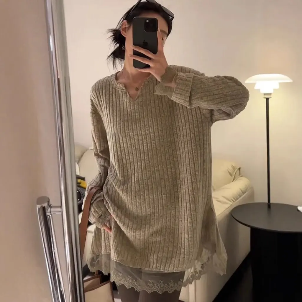 

Design Sense Women's V-neck Lace Stitching Sweater Winter Sanding Thickened Loose Base Shirt Mid-length Trendy Base Layer Top