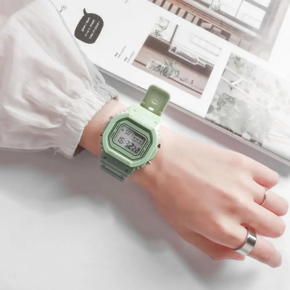 Sports Watch Unisex Design Functional Trendy Watch Electronic Watch Hot Item Waterproof Watch Night Light Function Eye-catching