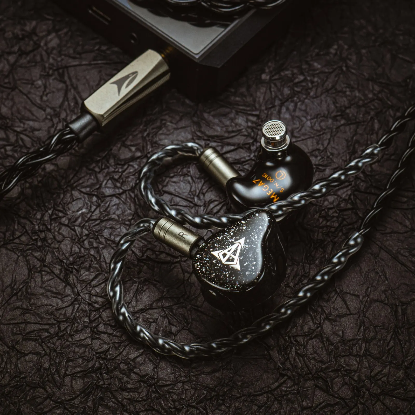 Hisenior Mega7 7-Drivers Hybrid HiFi IEM 4BAs(Sonion)+2BAs(Knowles) +1DD with 4.4mm 0.78 2pin Orca Cable