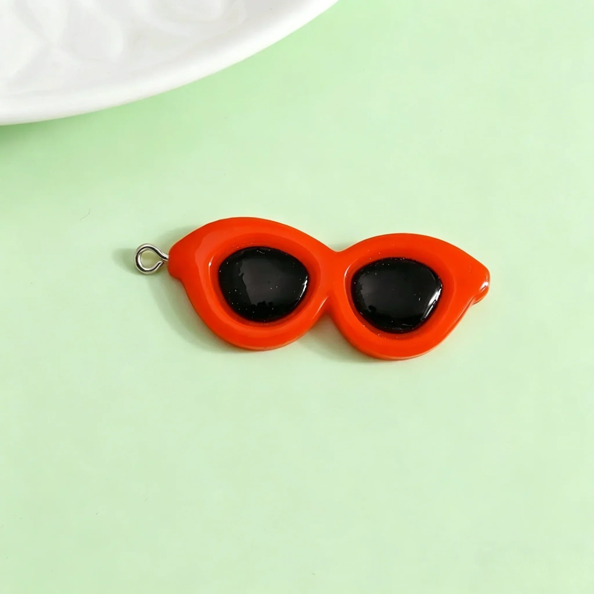 10Pcs Lovely Tiny Sunglasses Resin Pendants Bulk Charms For DIY Handcraft Jewelry Bracelet Earring Accessories