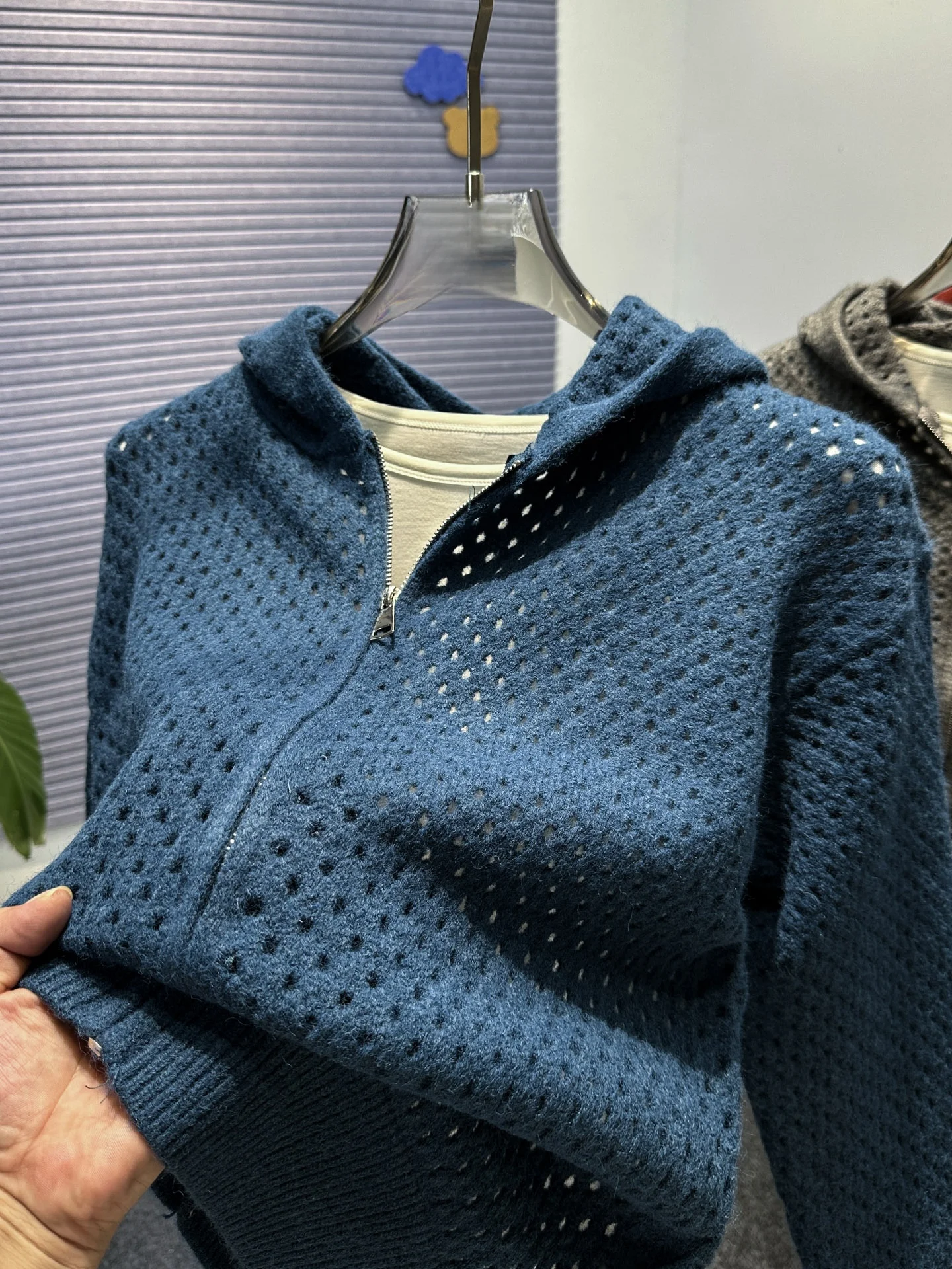 

Мужской вязаный кардиган на молнии с вырезами, однотонный, оверсайз, повседневный, с длинными рукавами, весна-осень, новинка, модная куртка