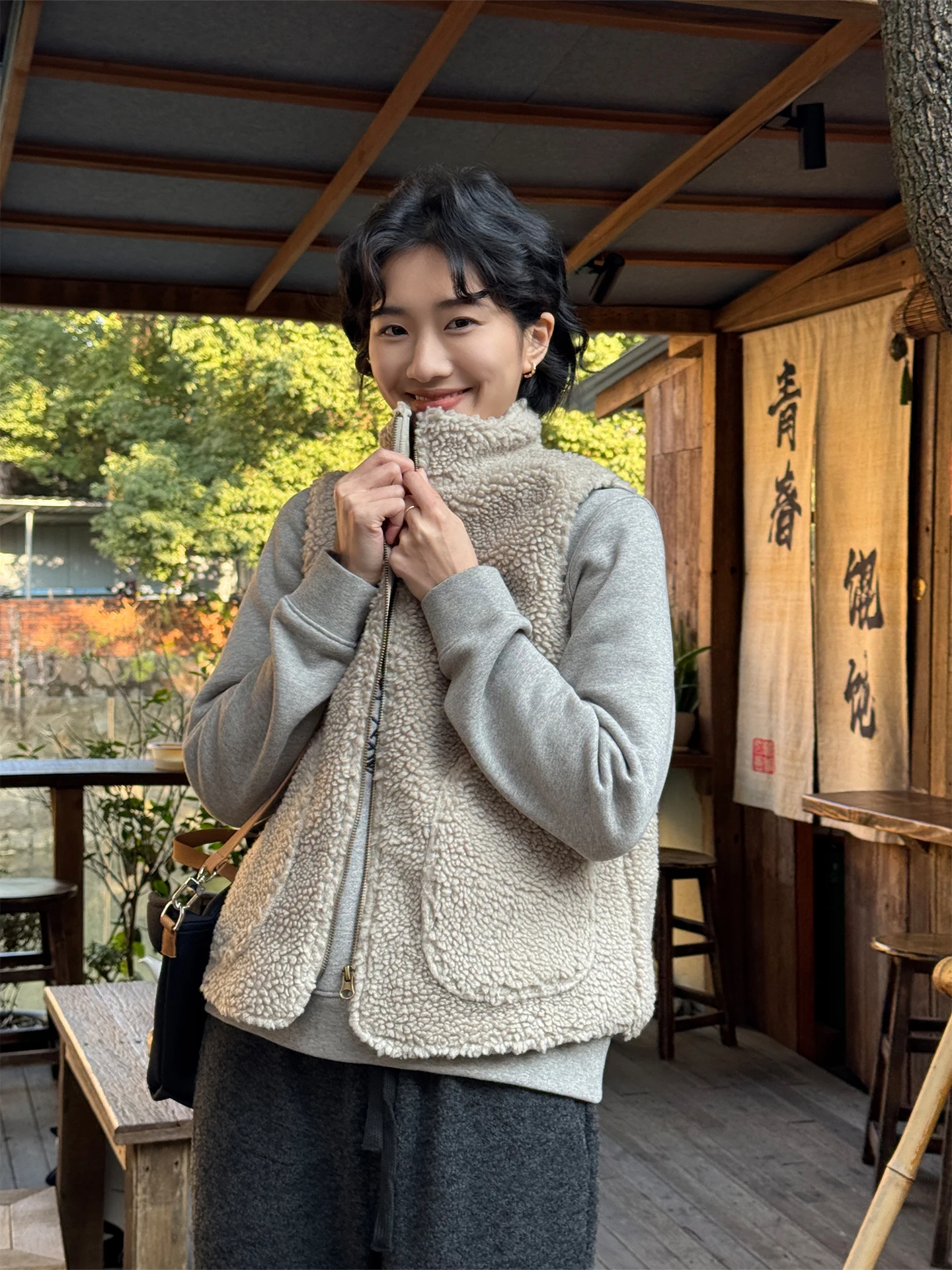 

ey Casual Loose Commuter Sle Women's Vest Stand Collar Outerwear Furry New Winter 2026 Faionable Mid-aged Ladies