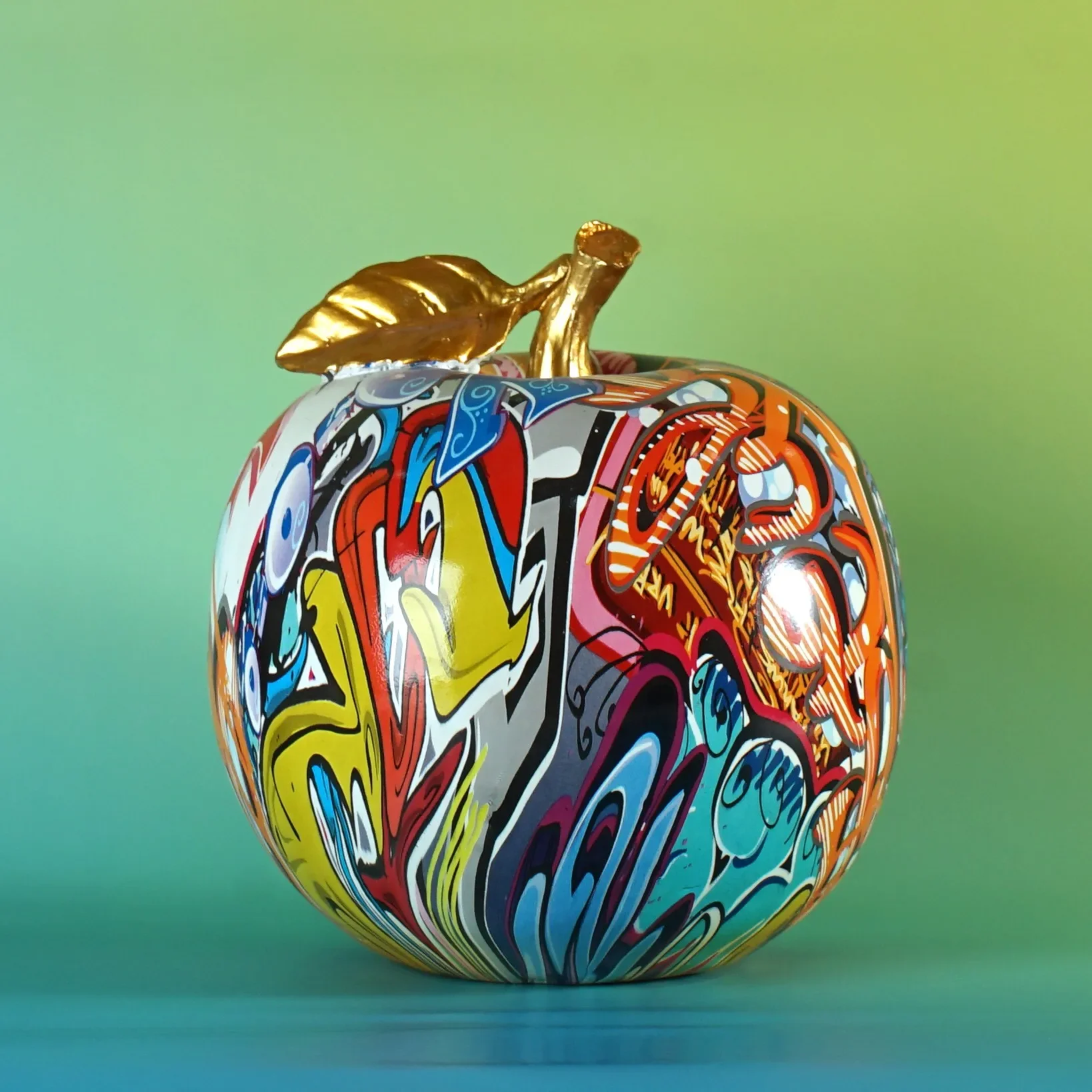 Resin Graffiti Apple Statue Ornament Painted Crafts Home Living Room Bedroom Desktop Office Decor Accessories Art Sculpture Gift