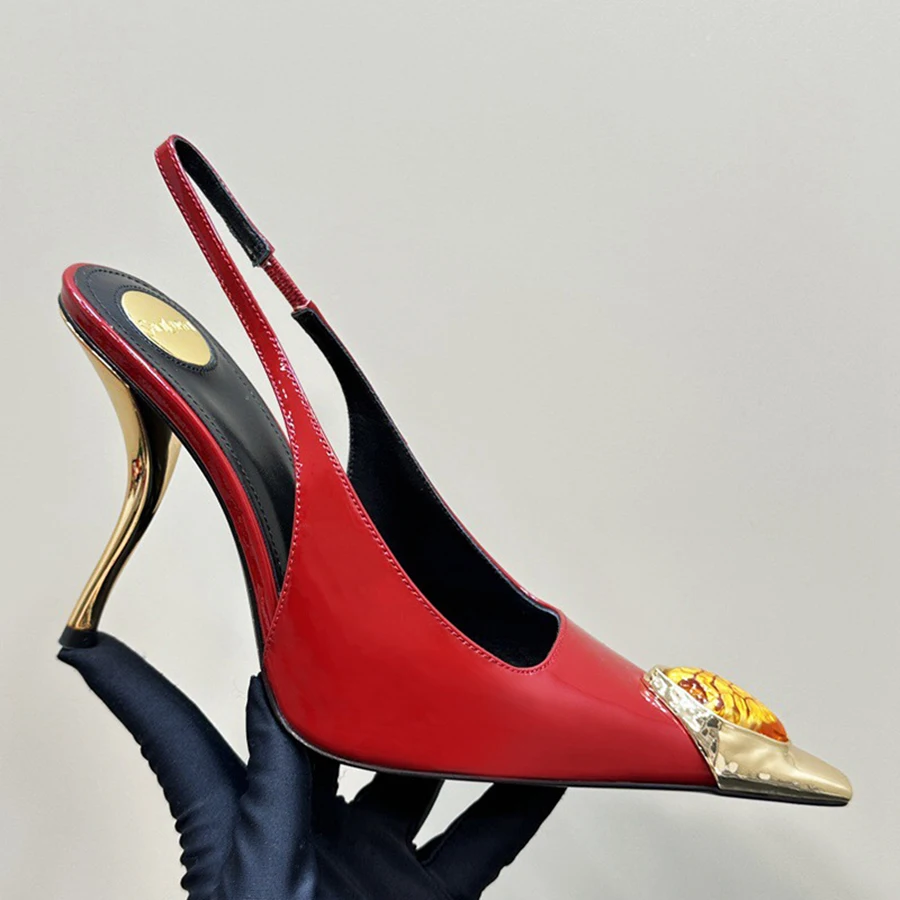 حذاء نسائي بكعب عالٍ بمزاج معدني مدبب مع صنادل مجوفة مثيرة