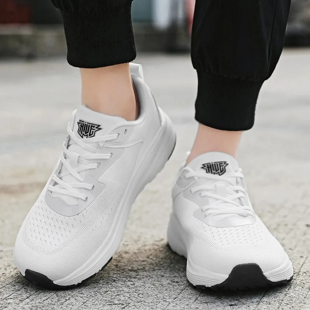 

2025 Wide-footed couple casual sneakers, fly-woven mesh, breathable, ultra-light rebound, trans-fashion running shoes, unisex