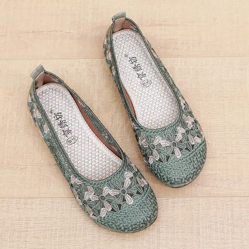 2023 New Summer Mesh Hollow out Cloth Shoes Women\'s Round Head Embroidered Shoes Flat Bottom Pure Handmade Middle Mom\'s Shoes