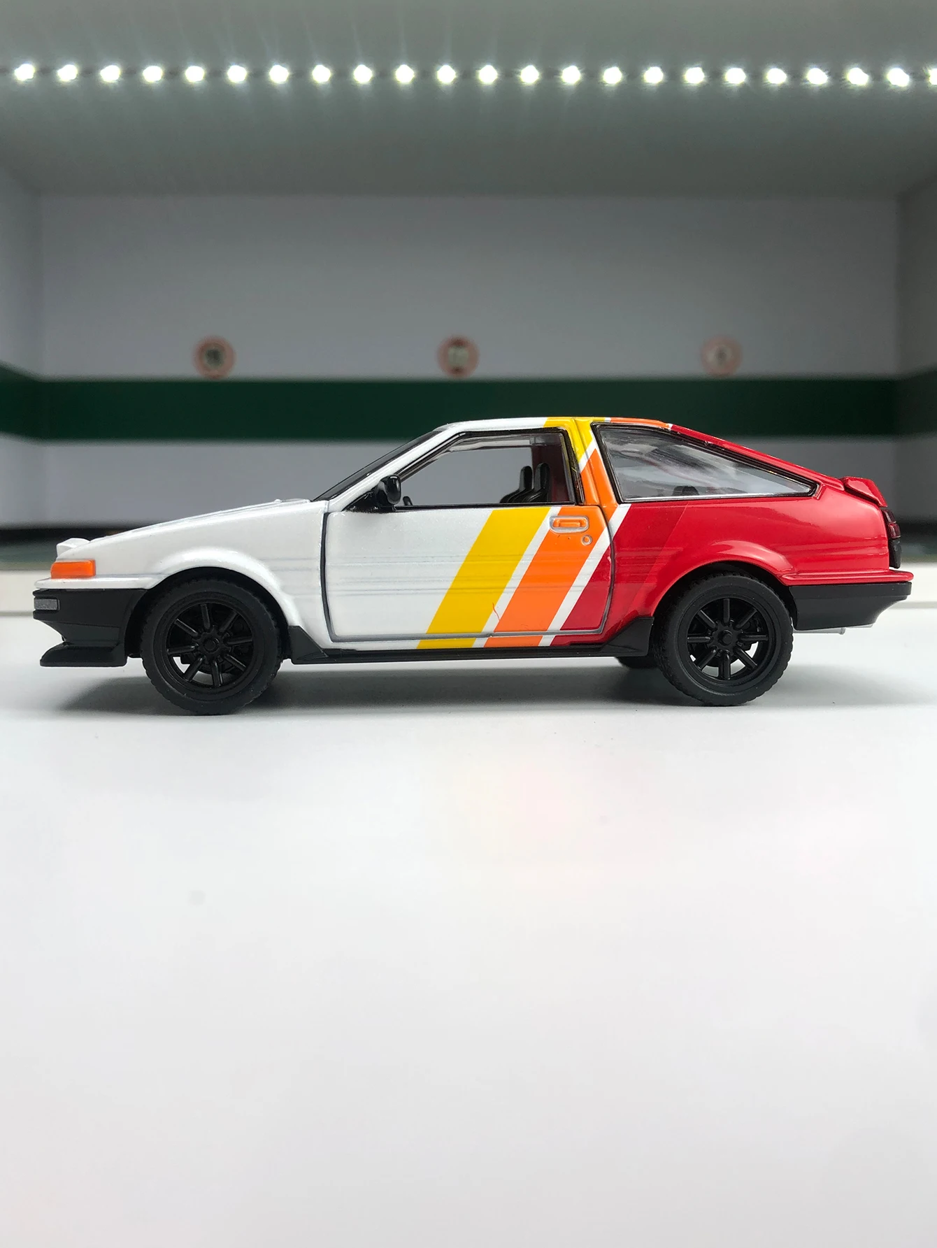 1: 37 simulation zinc alloy Toyota Sprinter Trueno AE86  kit modified car, static model, metal collectible gift car view 2