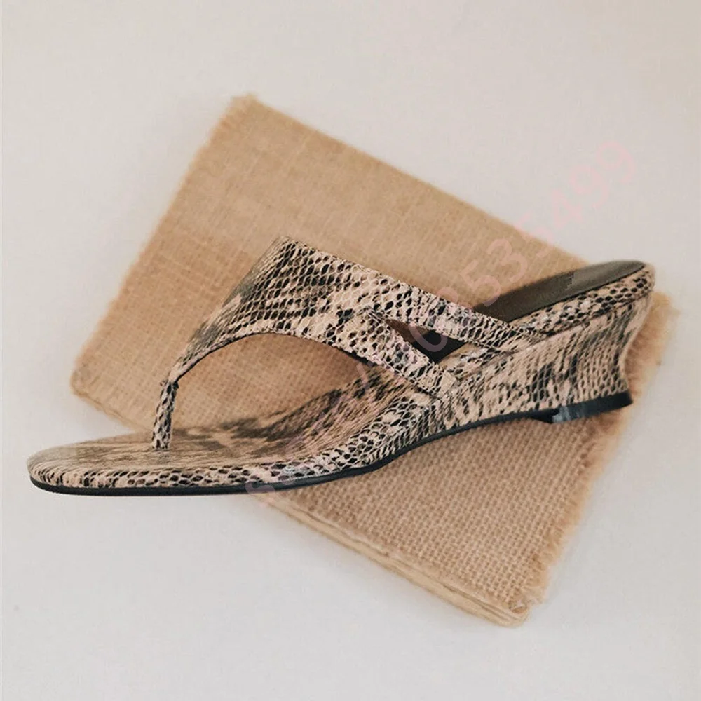 

2026 New Arrival Snake Print Thong Wedge Sandals for Women Summer Flip-Flop Style Mules with Low Heel Casual Daily Beach Shoes
