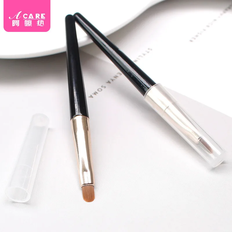 Lip Brush C1 - Mini Portable Lipstick Brush with Cover Female Beginner Makeup Brush Naturally Outline Lip Shape With