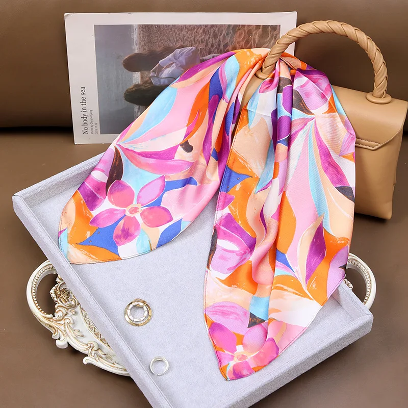 

70CM Silk Scarf: Sophisticated, Fashionable, Versatile Professional Neck Scarf Retro Print Silk Scarf for Women