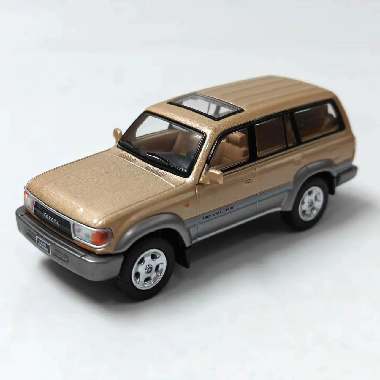 

Литой под давлением масштаб 1:64 Toyota Land Cruiser LC80, модель автомобиля из сплава, Коллекционная игрушка, подарок, сувенир, украшение для дисплея