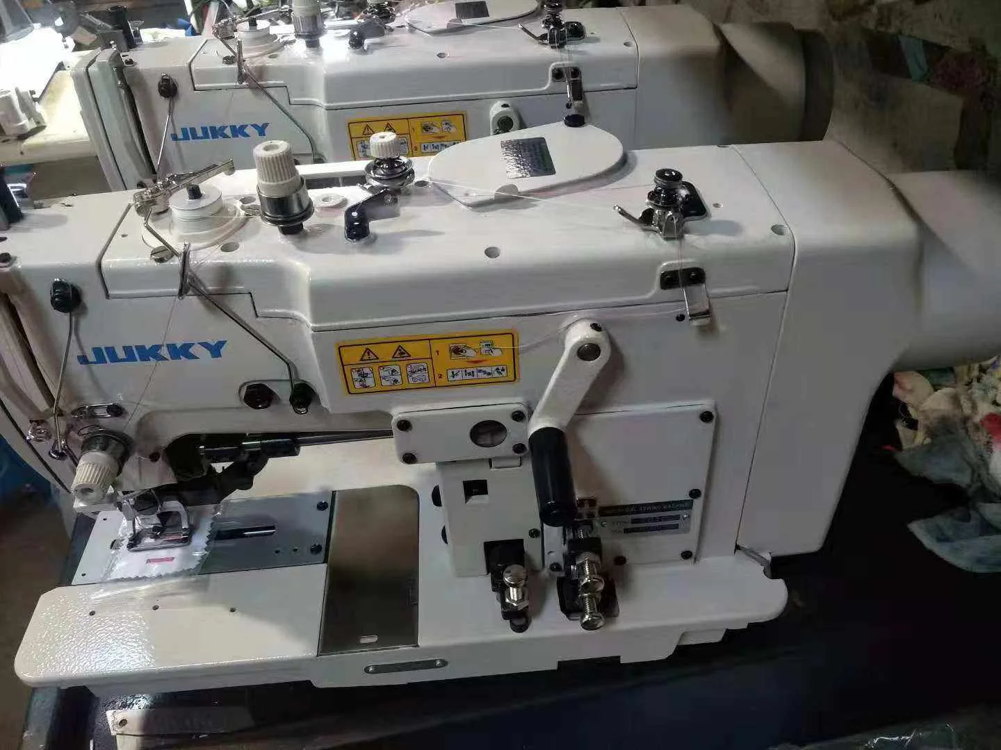 Hot Sale JK781 High Speed Industrial Automatic Lockstitch Straight Button Holing Sewing Machine for Regular Apparel Production