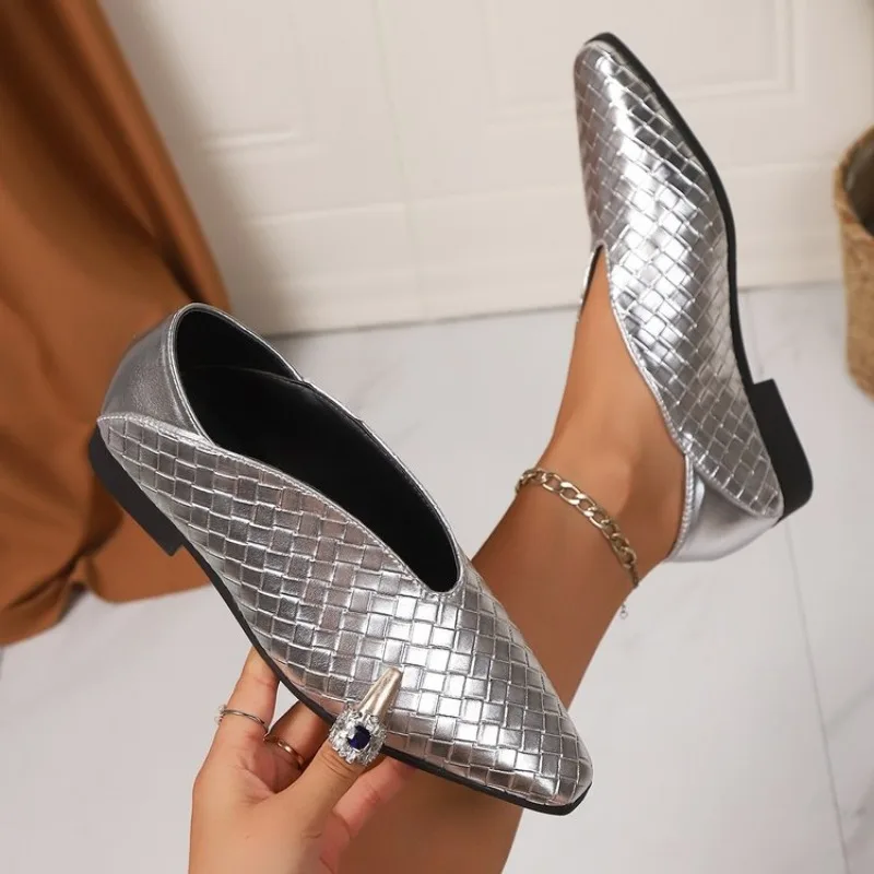 

Large Size Low Order Shoes for Women, 2026 Spring New Pointed Fashion Woven Shallow Mouth Soft Sole Comfortable Casual Shoes