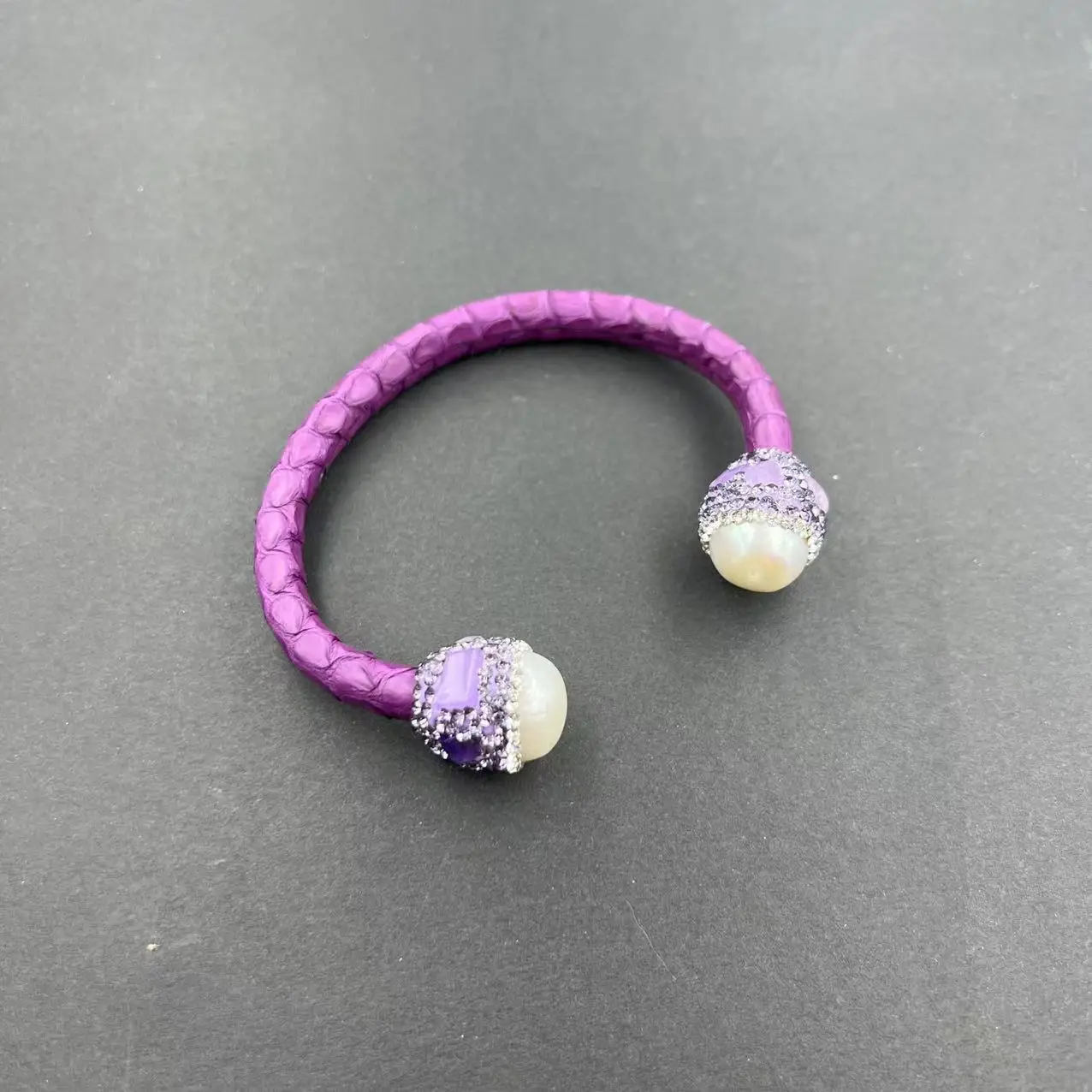 

Natural Baroque Freshwater Pearl Inlaid Leather Bracelet Bracelet Purple Women