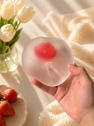 Juguete antiestrés suave y elástico para gatos y perros Mochi fresa