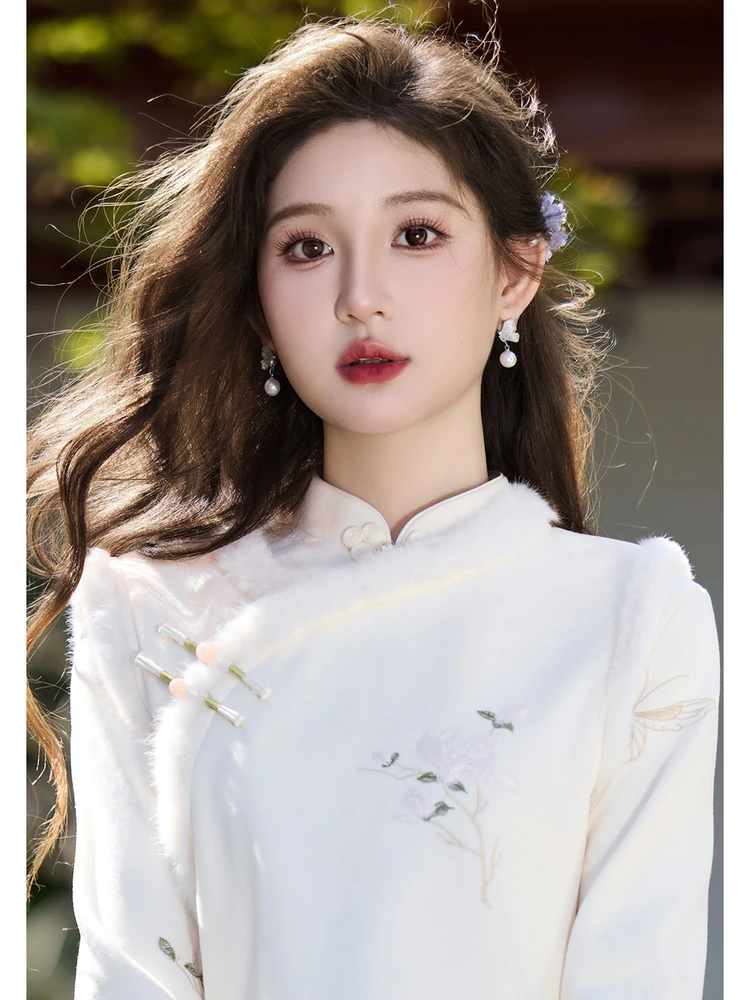 

Белый замшевый бархатный комплект: новая модель 2026 года, женская офисная одежда в китайском стиле, юбка средней длины с длинным рукавом