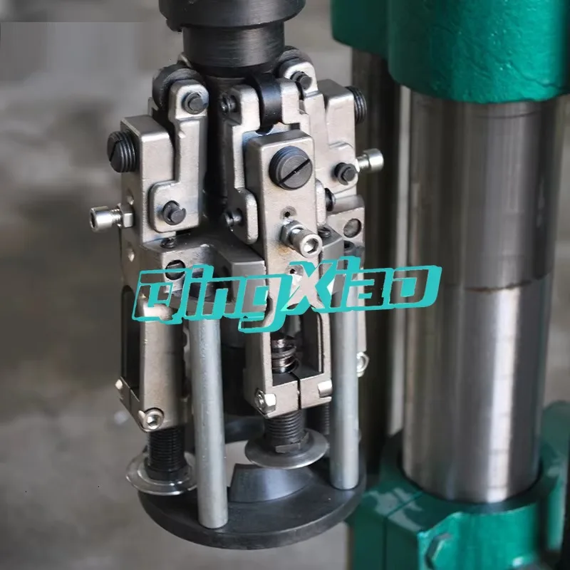 Semi Automatic Screw Cap Sealing Machine For Glass Bottle Caps High Performance Durable Packaging Machinery Cosmetic Factory Use view 3