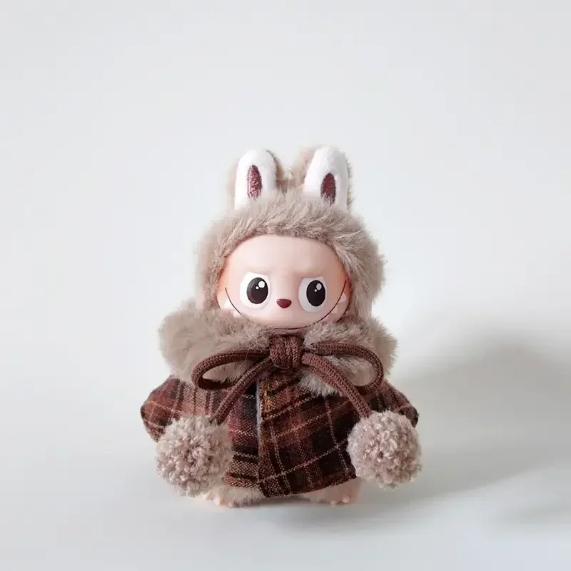 ชุดมินิสำหรับตุ๊กตา Labubu 4.0 ซีรีส์ The Monsters Pin for Love ชุดคริสต์มาส ผ้าคลุมลายตารางคลาสสิกสำหรับตุ๊กตา Labubu V4