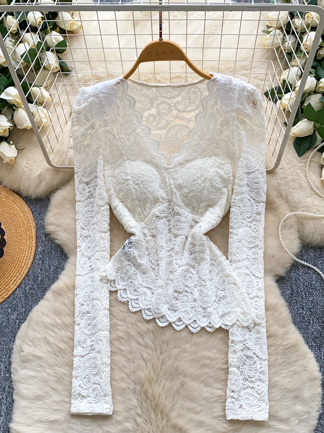 

Женская абрикосовая кружевная футболка с v-образным вырезом Y2k Gyaru, винтажная футболка 90-х годов, эстетические узкие футболки с длинными рукавами, одежда 2000-х годов, осень 2025 г.